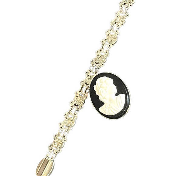 Vintage resin Cameo pairing brooch & bracelet silver finish - Picture 3 of 10